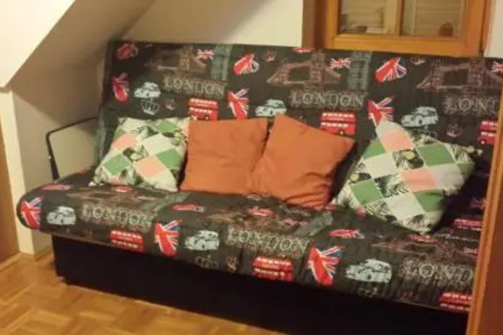 Room 5 of 12