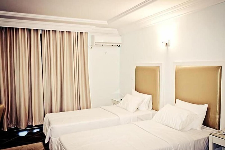 Room 5 of 38