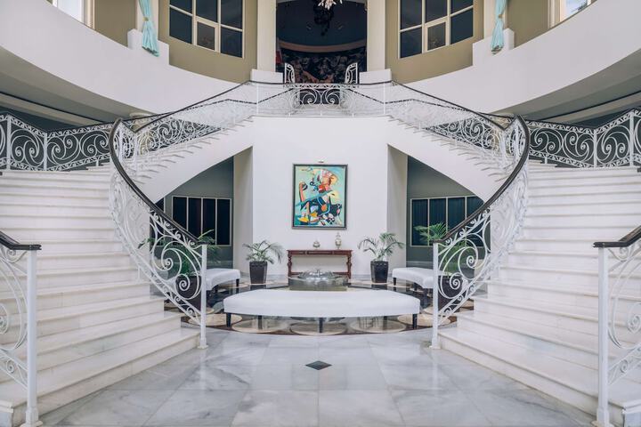 Entrance & Lobby