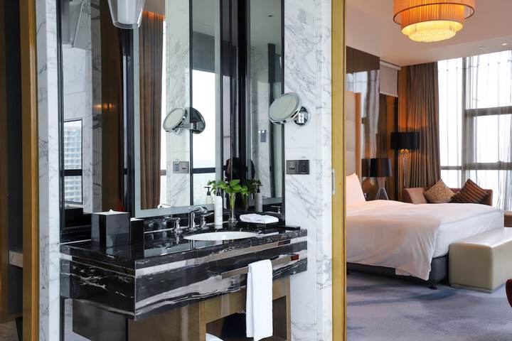 Room 27 of 42