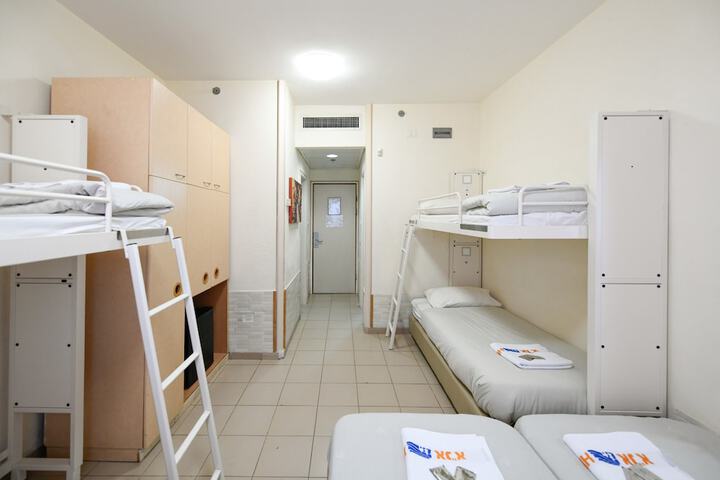 Room 12 of 33
