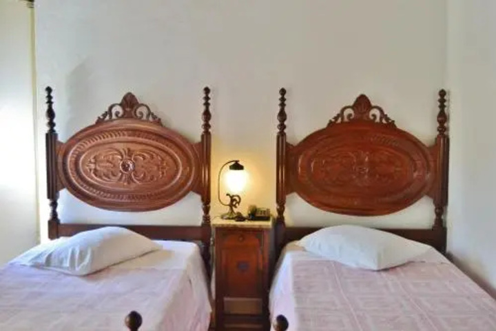 Room 2 of 6