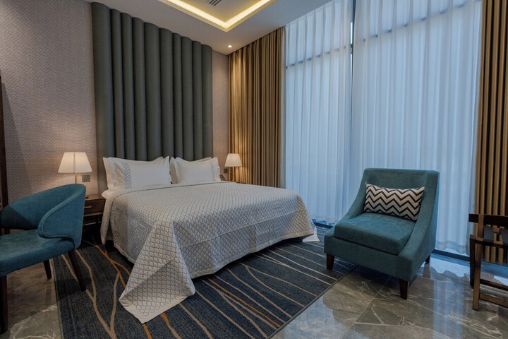 Room 25 of 77
