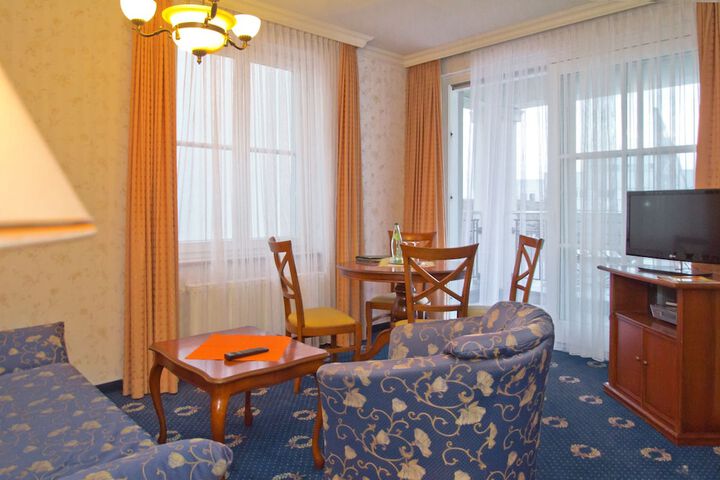 Room 3 of 41