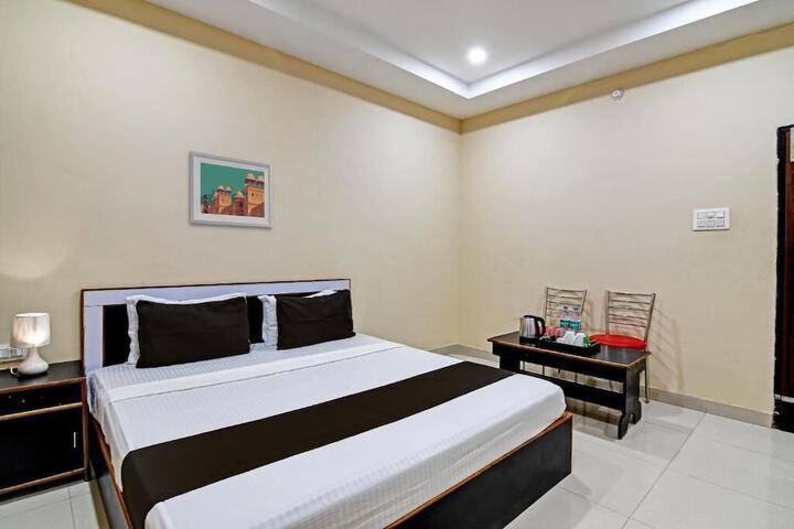 Room 9 of 28