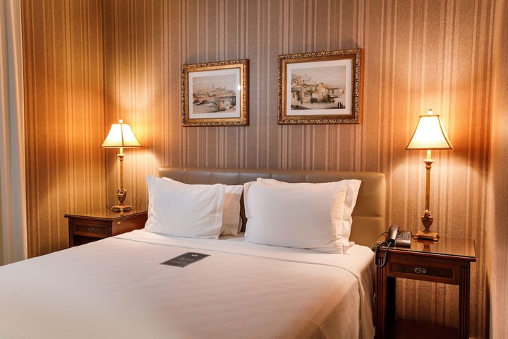 Room 9 of 73