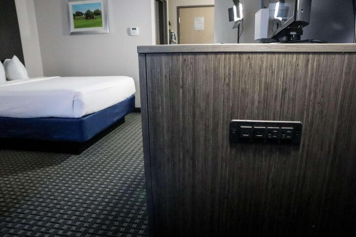 2 Double Beds High Speed Internet Accessible Microwave and Refrigerator Flat Screen Tele (4 of 7)