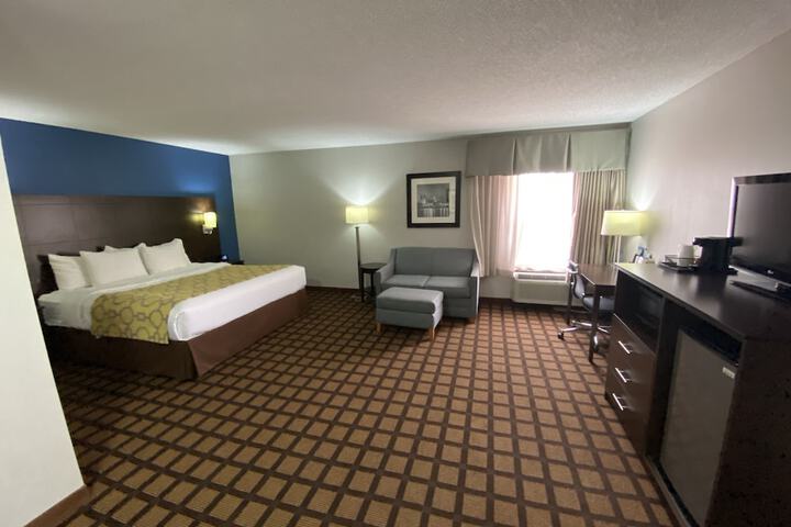 1 Queen Bed Accessible Room (10 of 18)