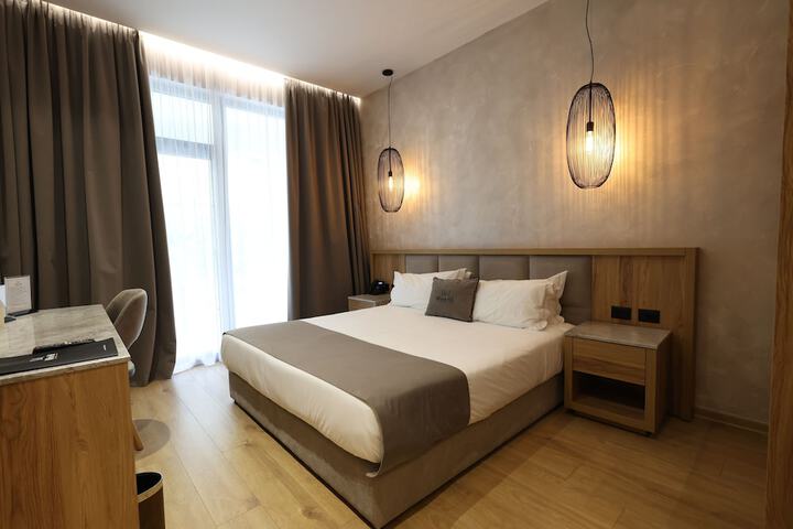 Room 65 of 136