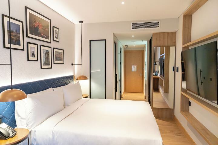 Room 12 of 62