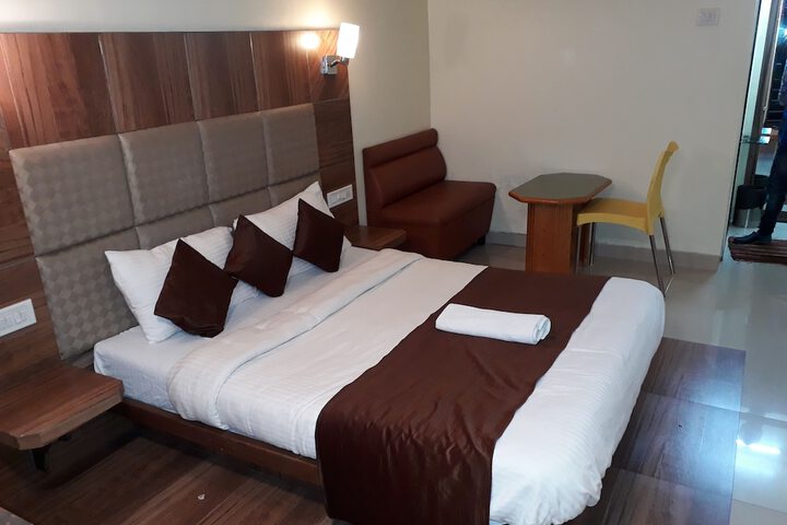 Room 8 of 27