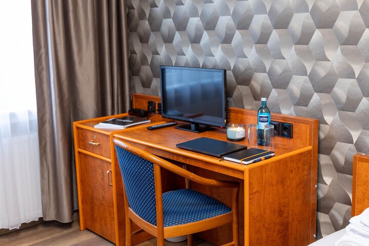 Room 10 of 48