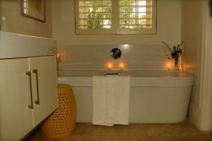 Deep Soaking Bathtub