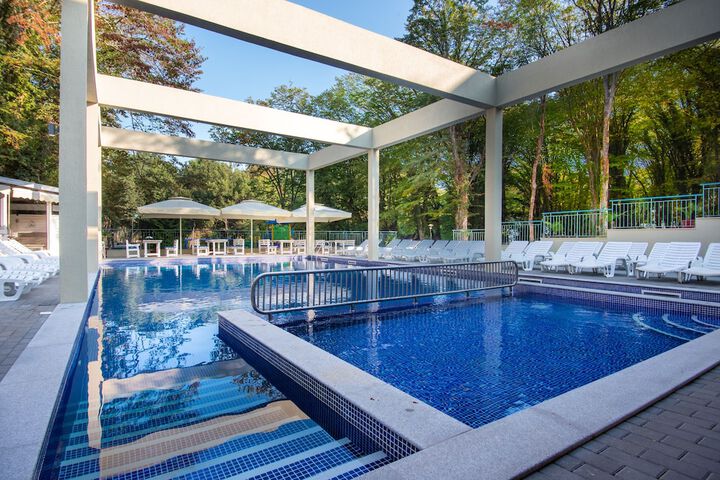 Hotel with Pool