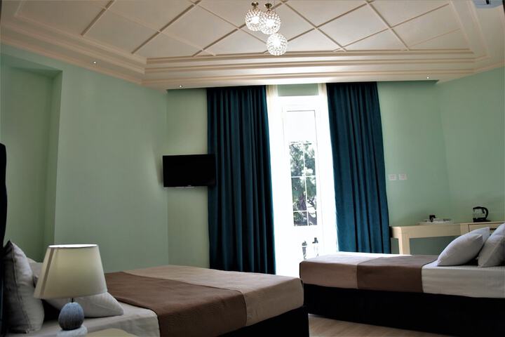 Room 10 of 87