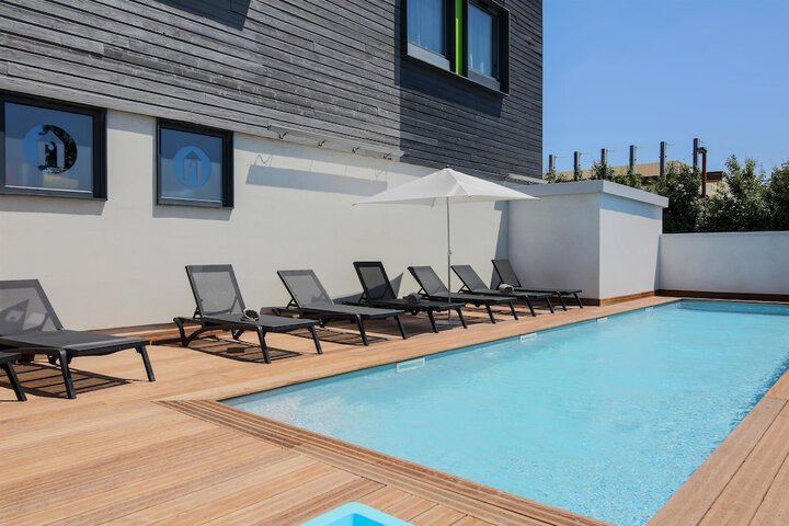 Pools & Facilities