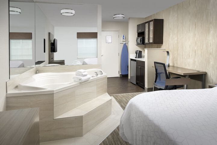 Standard | King Bed (1 of 19)