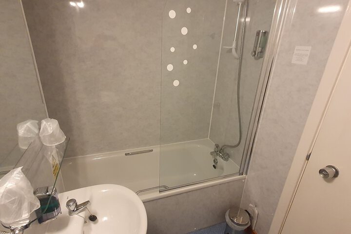 Room 33 of 49