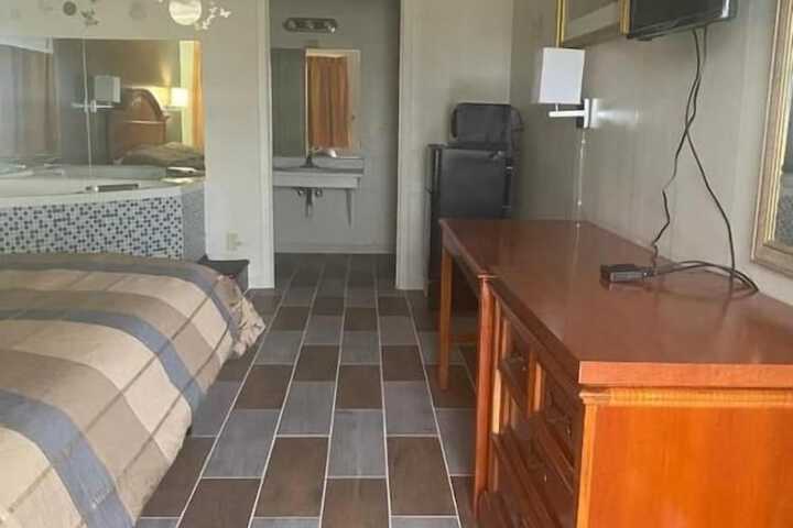 Room 13 of 28
