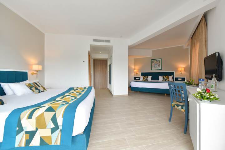 Room 4 of 42
