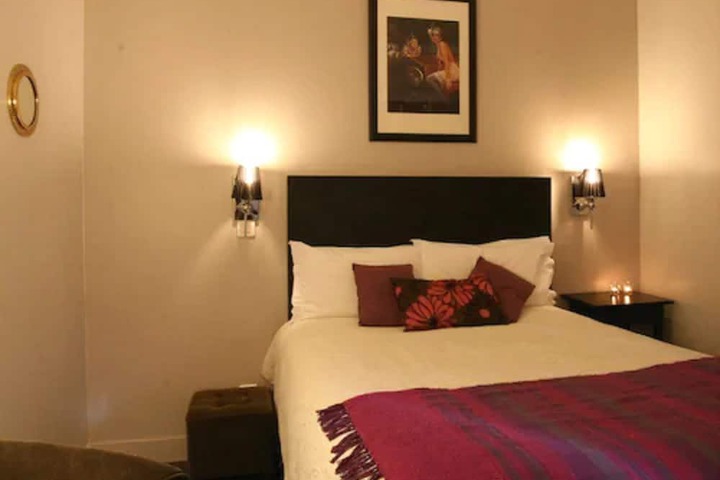 Room 28 of 62