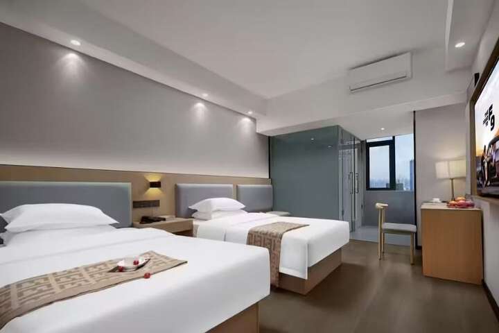 Room 4 of 27