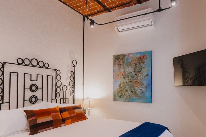 Room 34 of 104