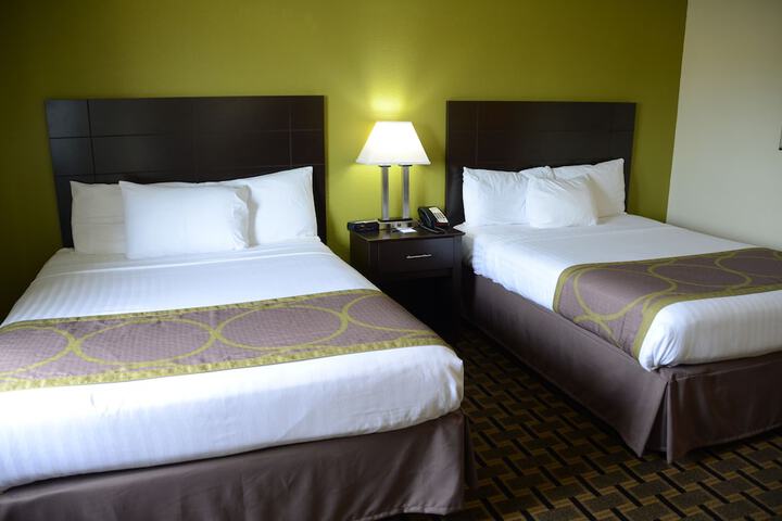 2 Queen Beds (2 of 21)