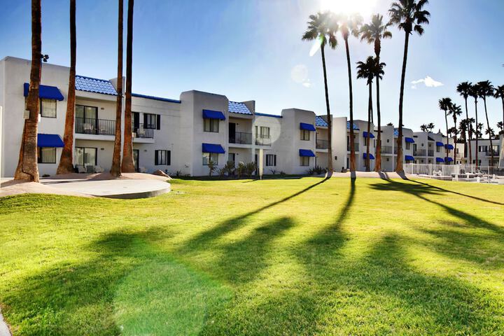 Hotel Exterior 96 of 113