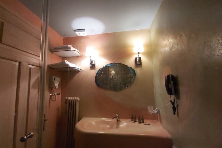 Room 195 of 446