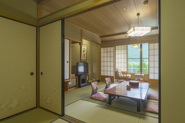 Room 13 of 48