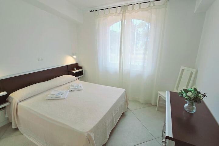 Room 6 of 16