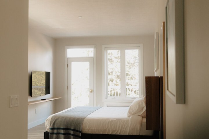 Room 4 of 52