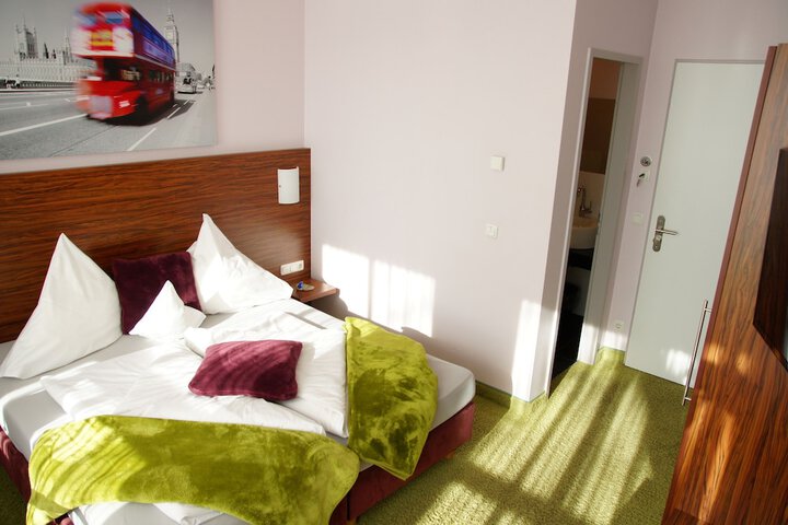 Room 5 of 63