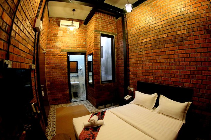 Room 5 of 31