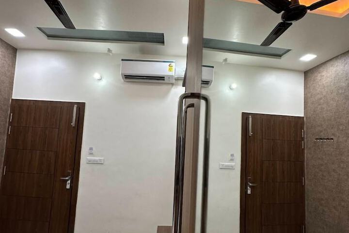 Room 10 of 36