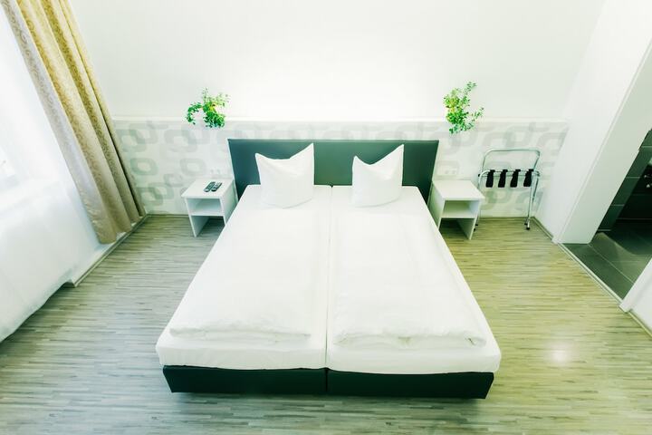 Room 3 of 34