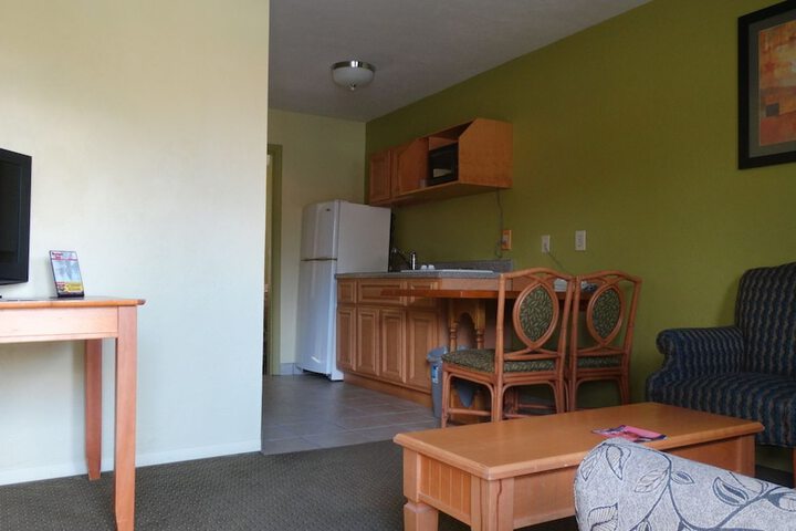 Room 18 of 28