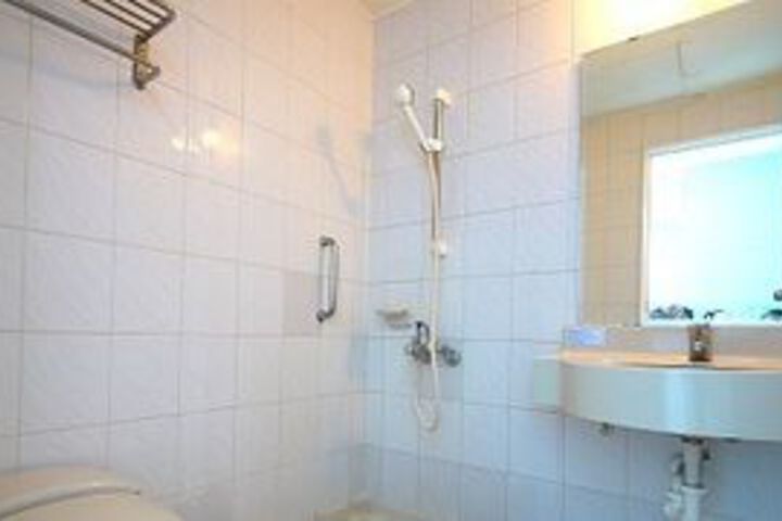 Room 3 of 73