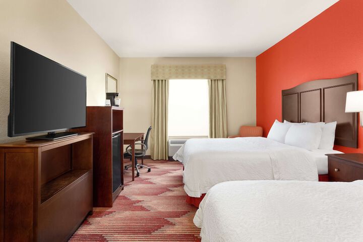2 Queen Beds (10 of 10)