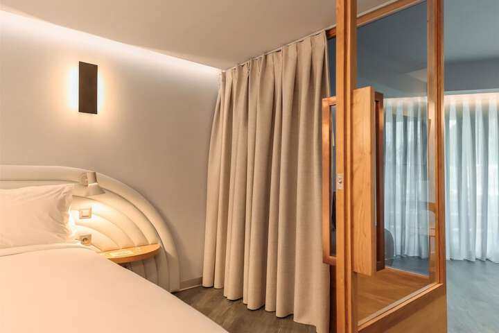 Room 36 of 179
