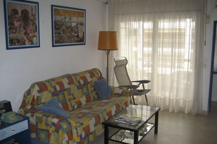 Room 6 of 12