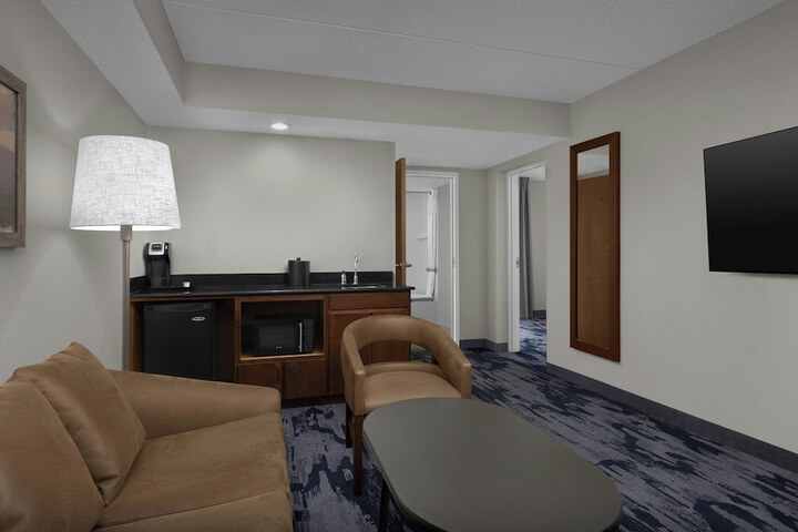 Room 19 of 38