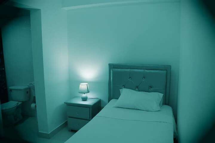 Room 6 of 25