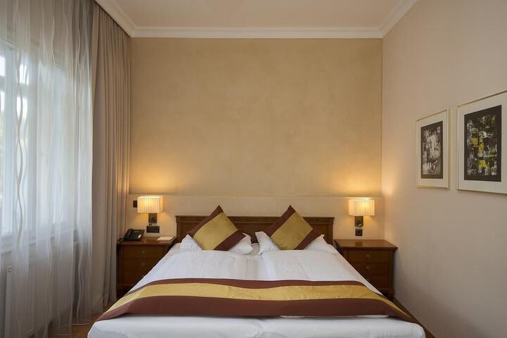 Room 8 of 59