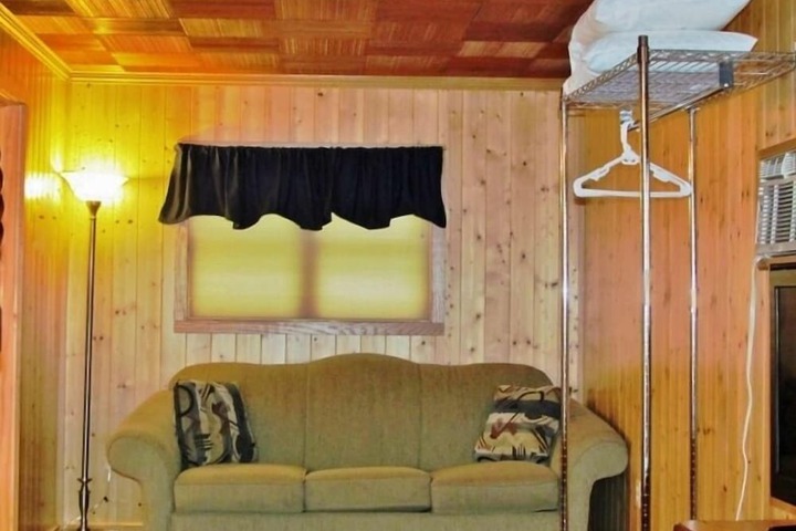 Room 32 of 59