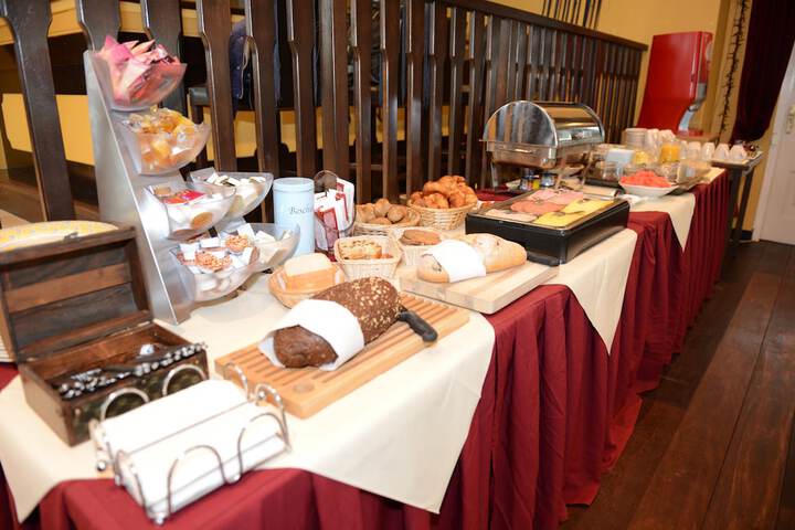 Breakfast/Coffee Service 26 of 43