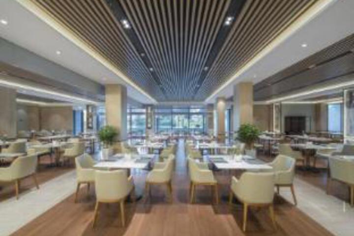 Wuhu Maison New Century Hotel