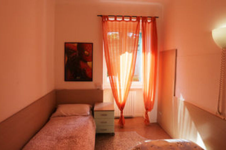 Room 32 of 105