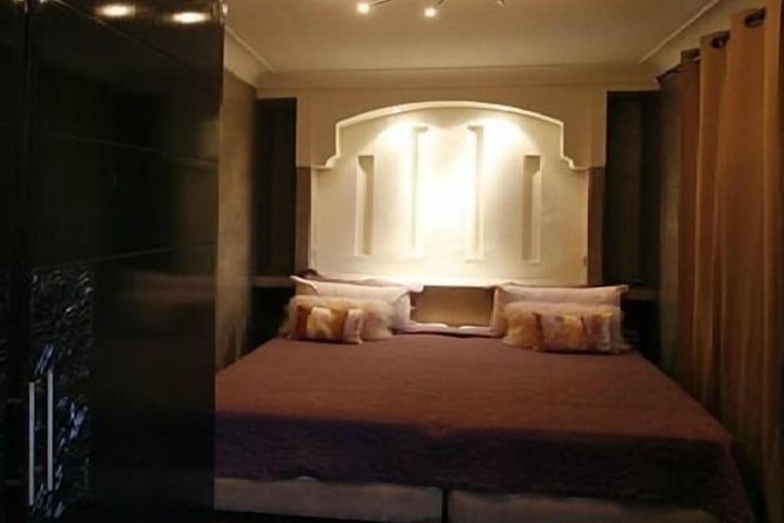 Room 6 of 22